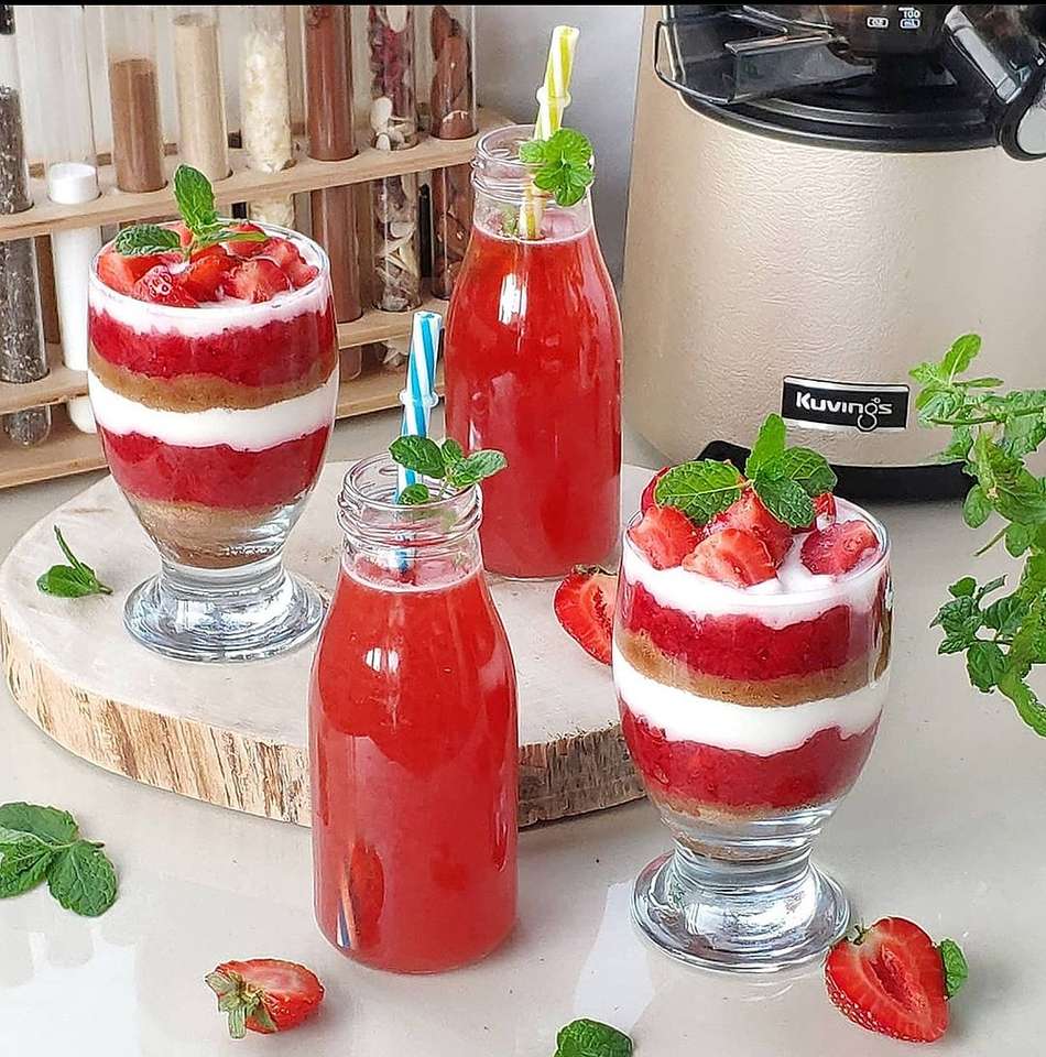 Лимонада и десерт с ягоди онлайн пъзел