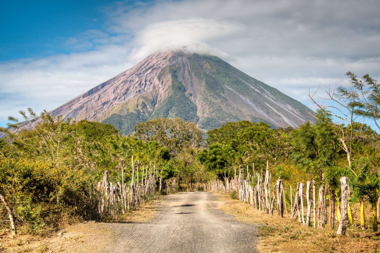 Insula Ometepe cu vulcanul Concepcion puzzle online