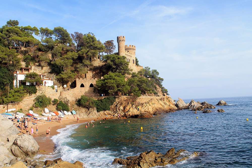 Середземноморський пляж - Льорет-де-Мар пазл онлайн