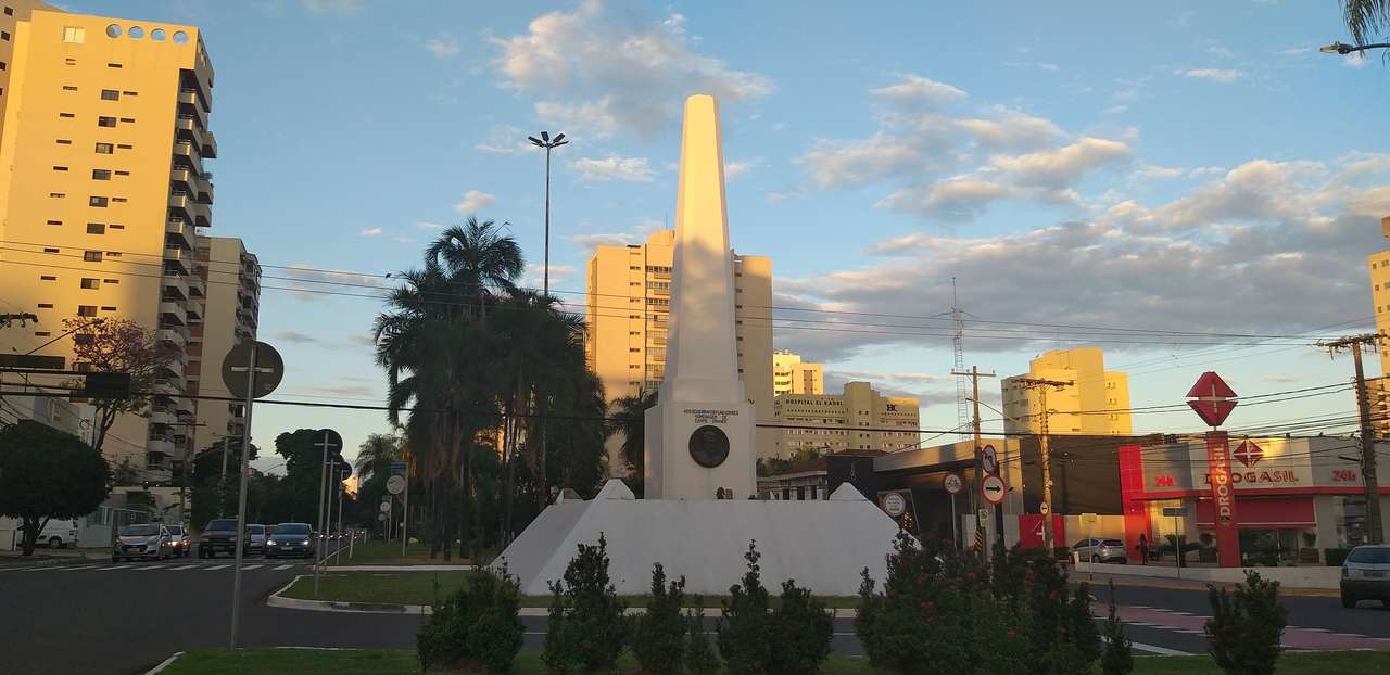 Obelisk of Campo Grande-MS jigsaw puzzle online