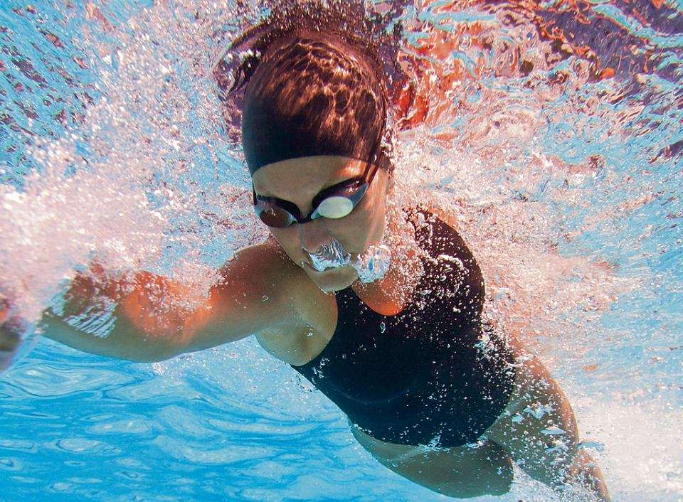 Κολύμπι στην πισίνα παζλ online
