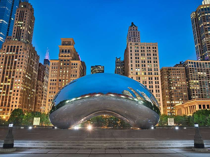 Чикагските небостъргачи и скулптурата на Cloud Gate онлайн пъзел