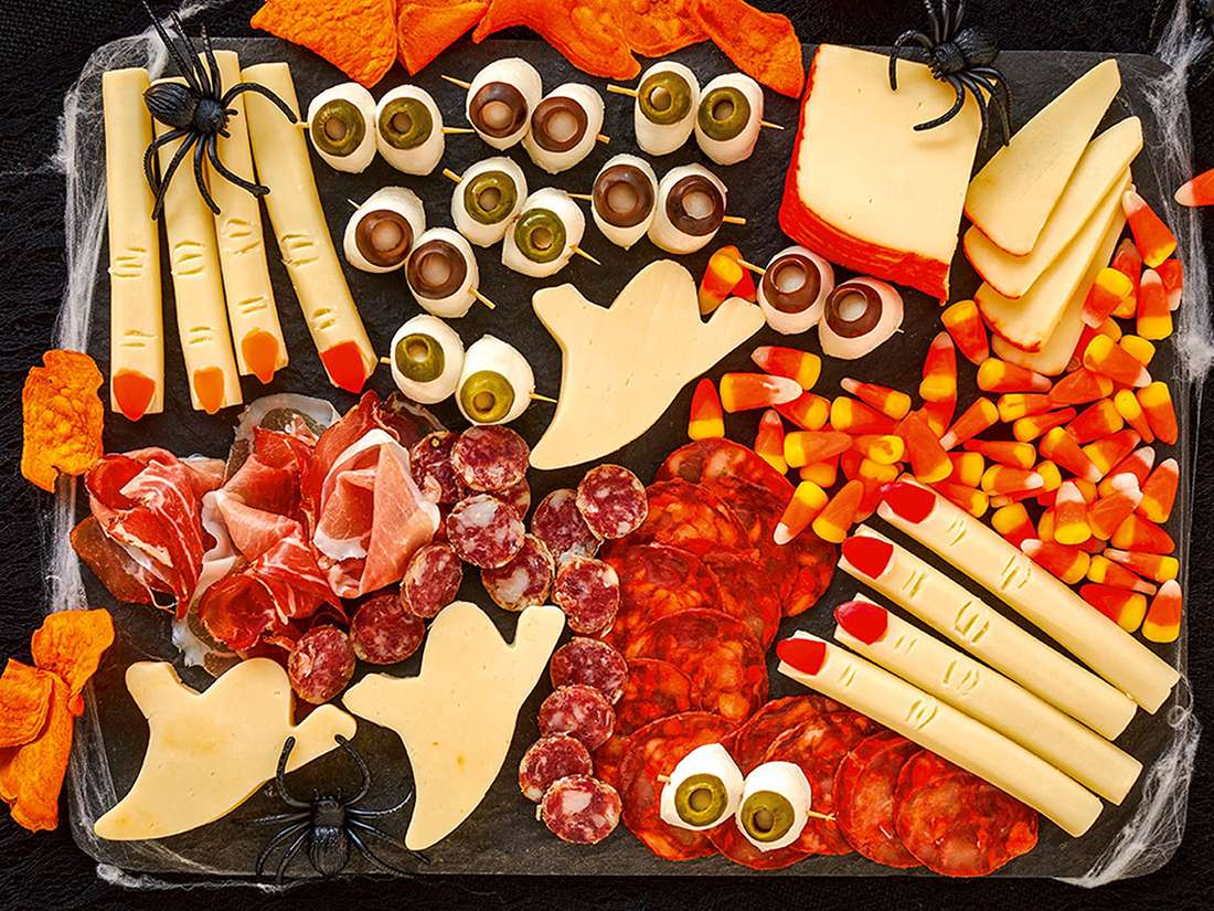 Vassoio di carne e formaggio di Halloween puzzle online