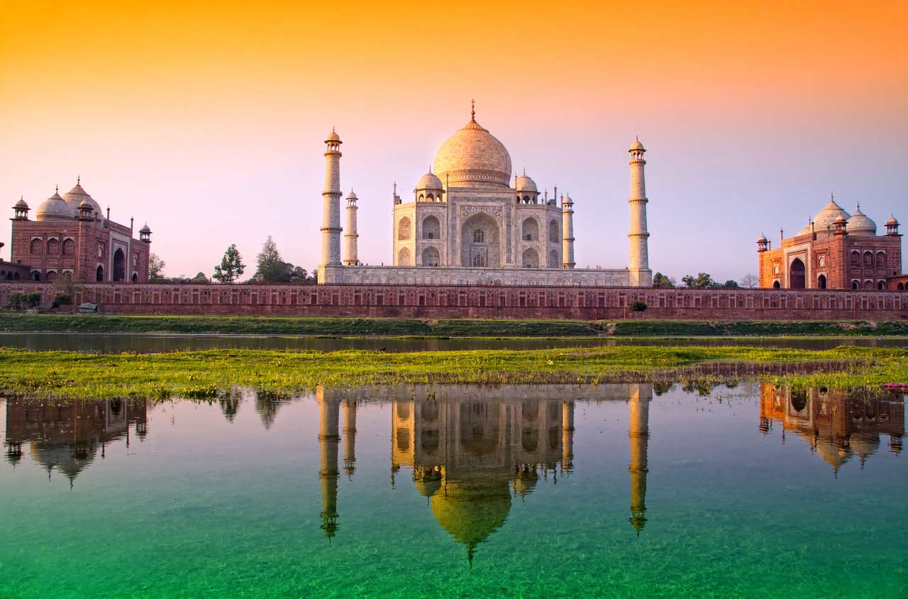 Taj mahal with tricolor jigsaw puzzle online