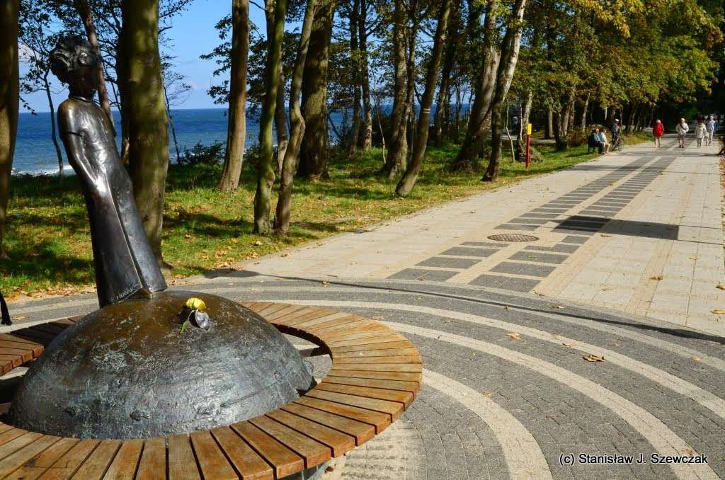 Monument på strandpromenaden Pussel online