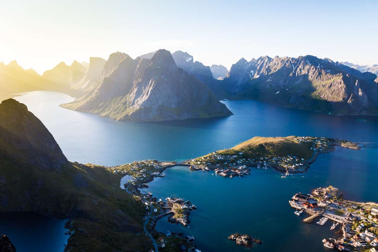 Village de Reine de pêche, île de Lofoten, Norvège puzzle en ligne