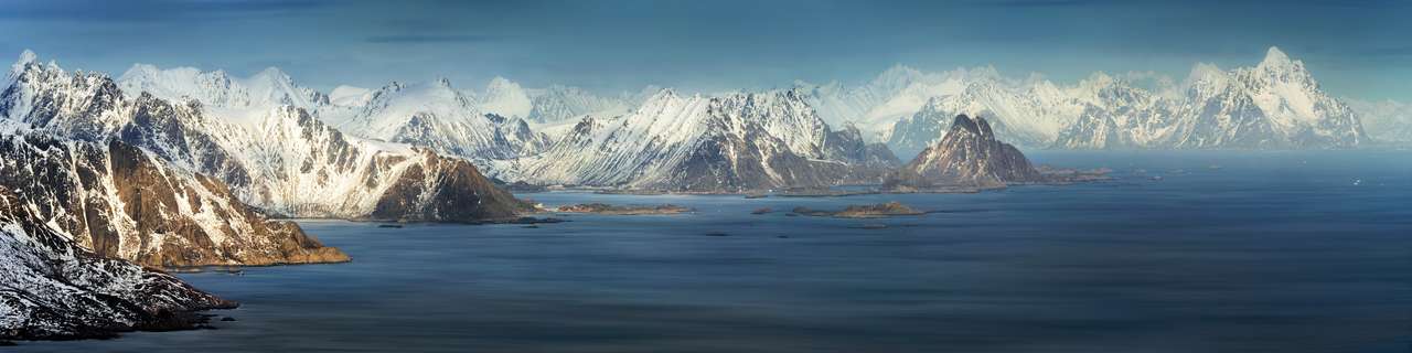 Panorama över Lofoten bergs skärgård på vintern, Norge Pussel online