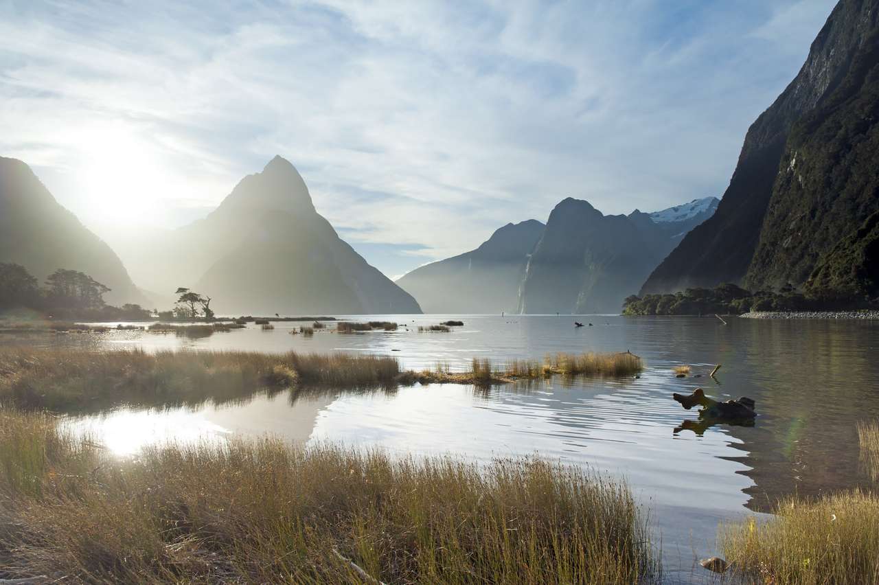 Geleira de montanha em Milford Sound, Nova Zelândia quebra-cabeças online