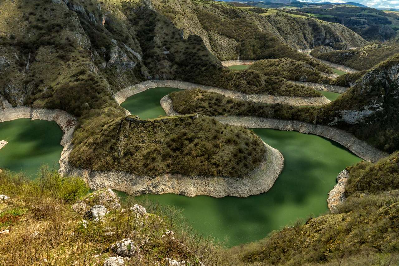Река Увац меандрира в Сърбия онлайн пъзел