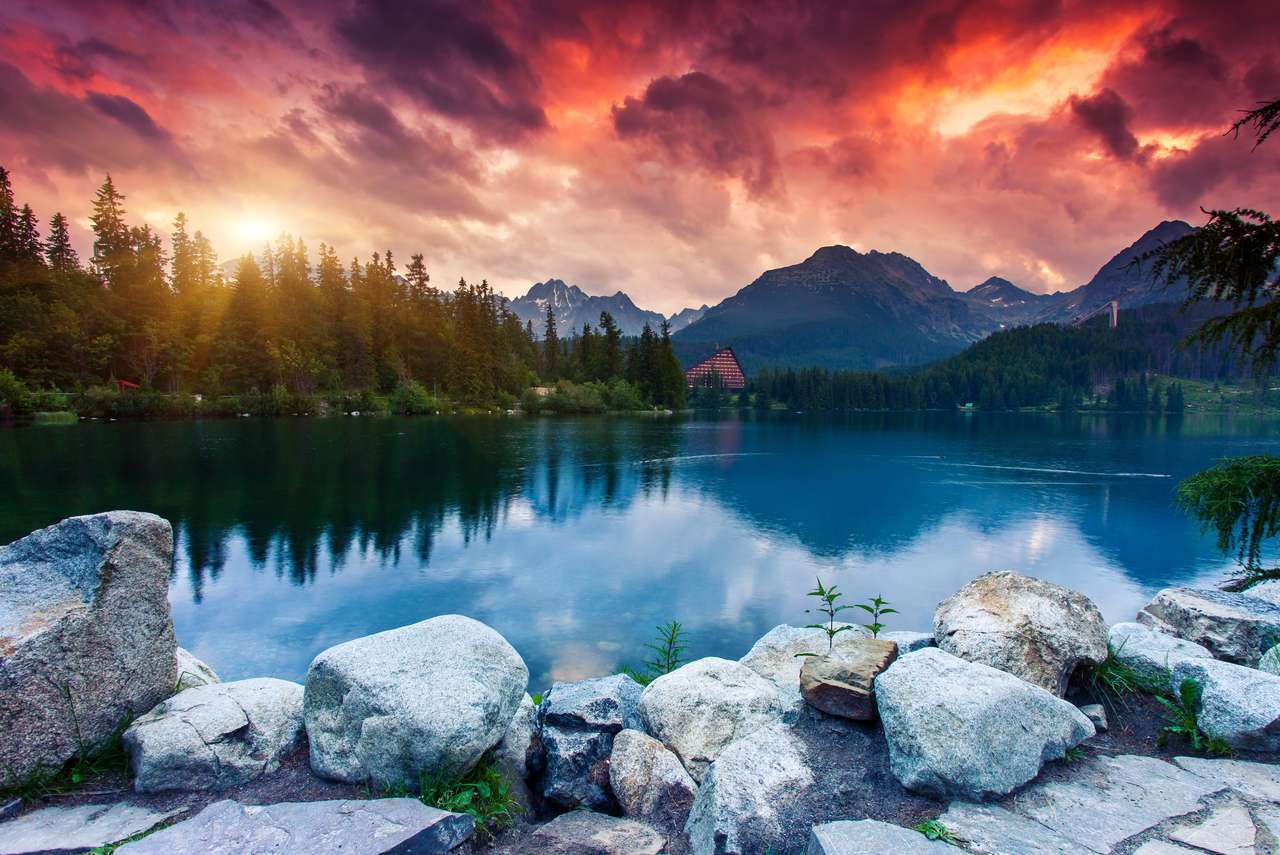 Lago di montagna nel Parco Nazionale Alti Tatra puzzle online