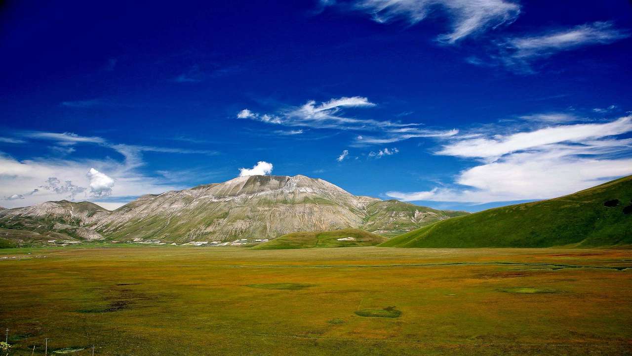 Castelluccio puzzle online