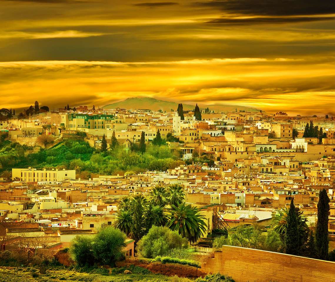 モロッコ、フェズ市の市壁の風景 オンラインパズル