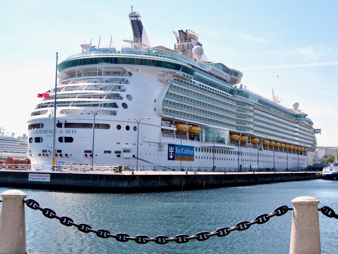 Een cruiseschip bezoekt ons legpuzzel online