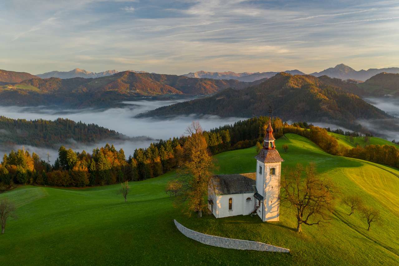 Lever du soleil en Slovénie en automne puzzle en ligne