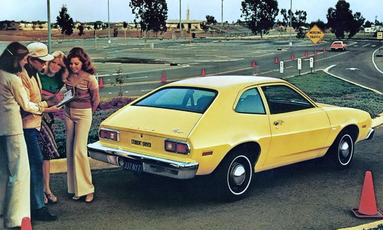 1977 Ford Pinto pussel på nätet