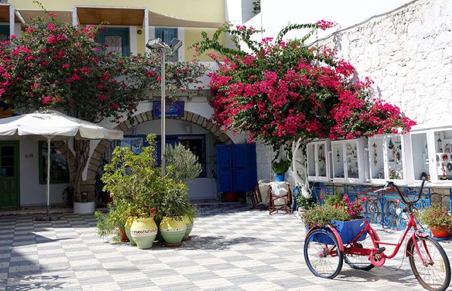 Adamas Town Milos Island Griekenland legpuzzel online