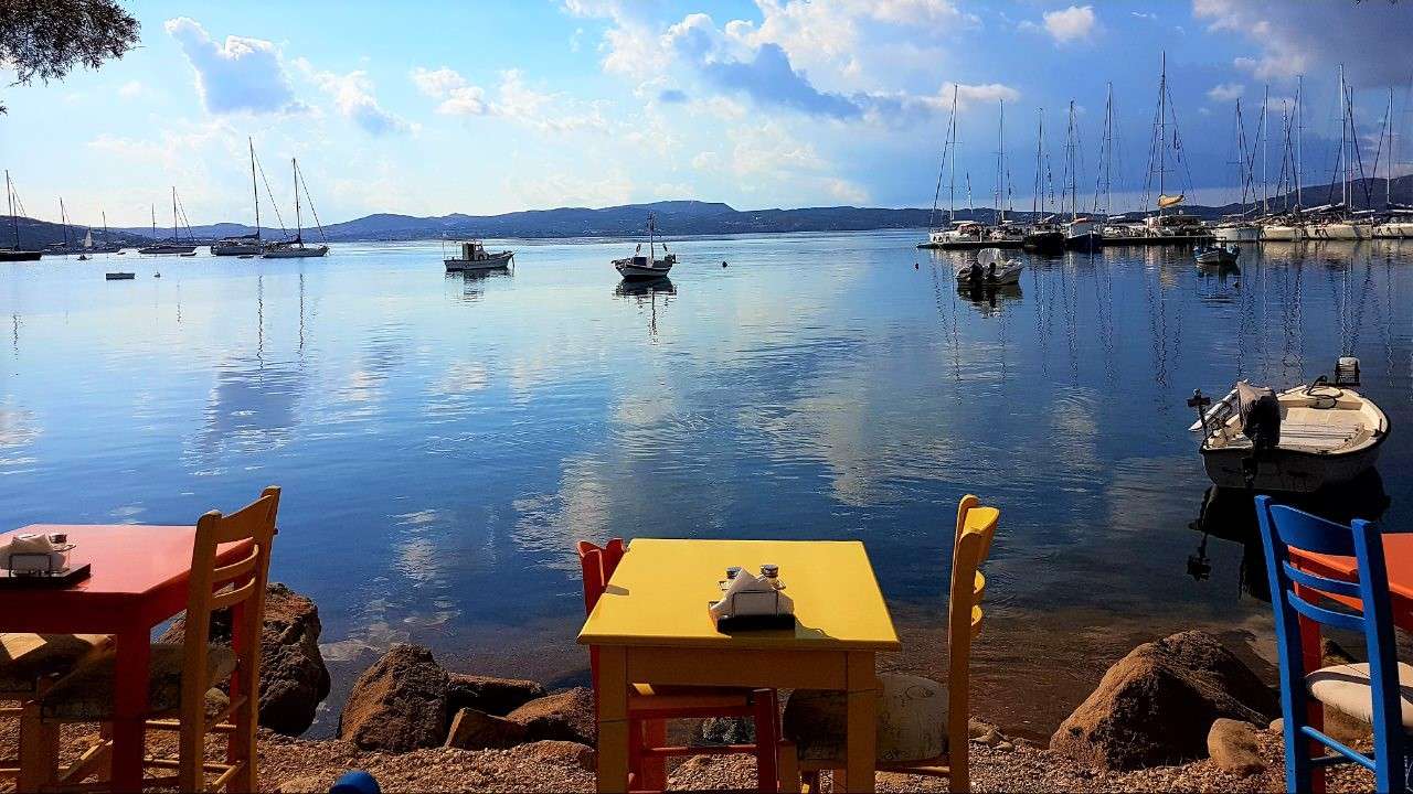 Adamas Town Milos Island Greece jigsaw puzzle online