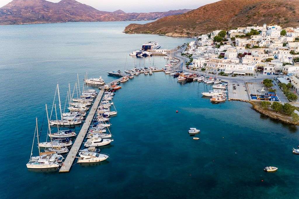 Ilha de Adamas Town Milos, Grécia quebra-cabeças online