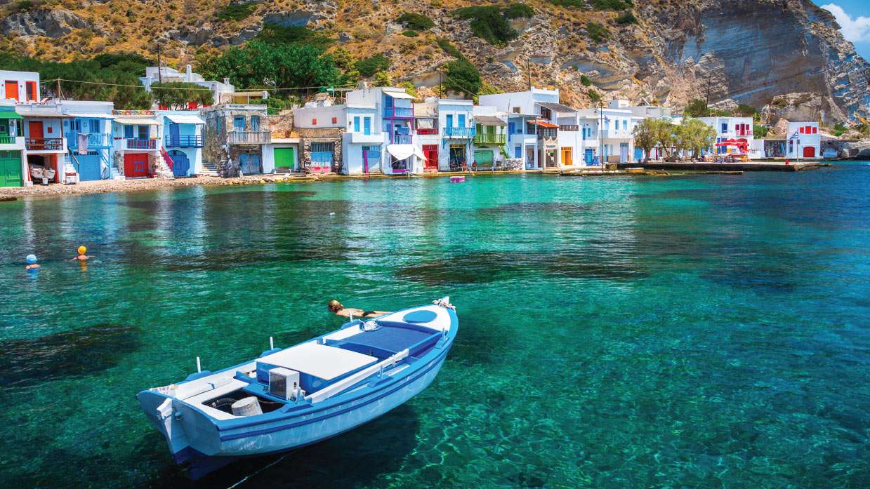 Эллинги Klima на острове Милос в Греции пазл онлайн