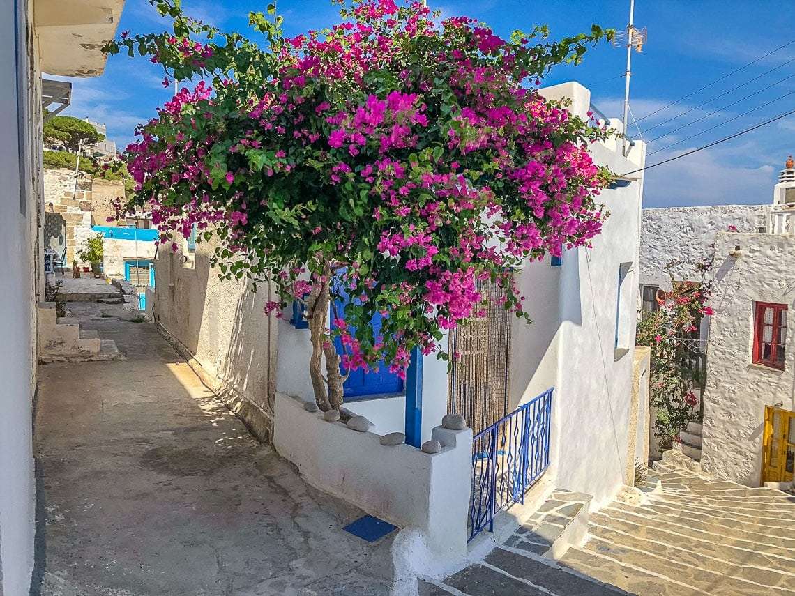 Plaka stad på ön Milos Grekland pussel på nätet