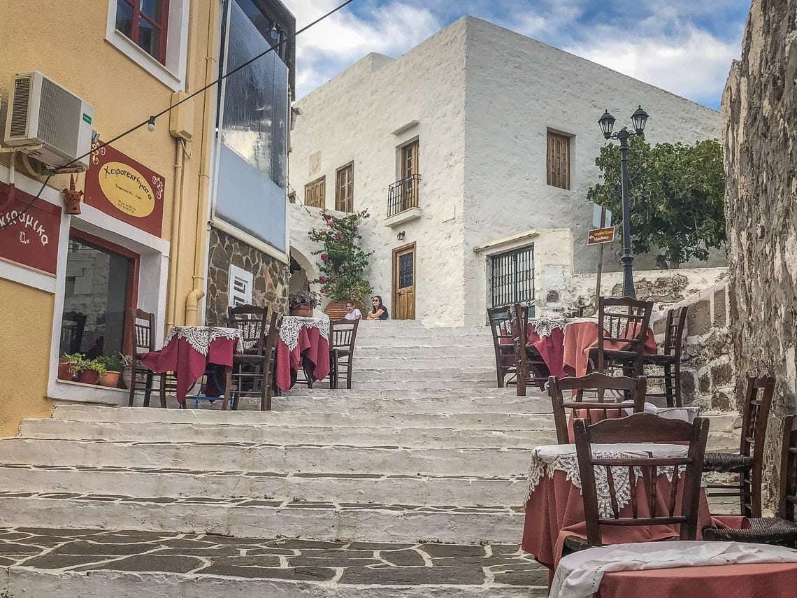 Plaka város Milos Görögország szigetén kirakós online