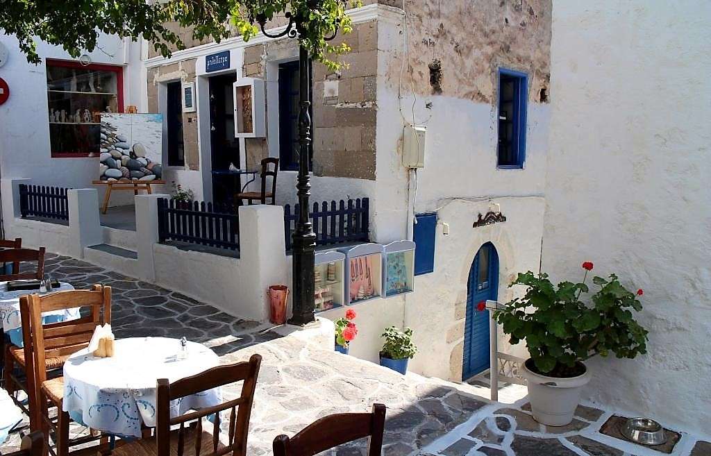 Город Плака на острове Милос в Греции пазл онлайн