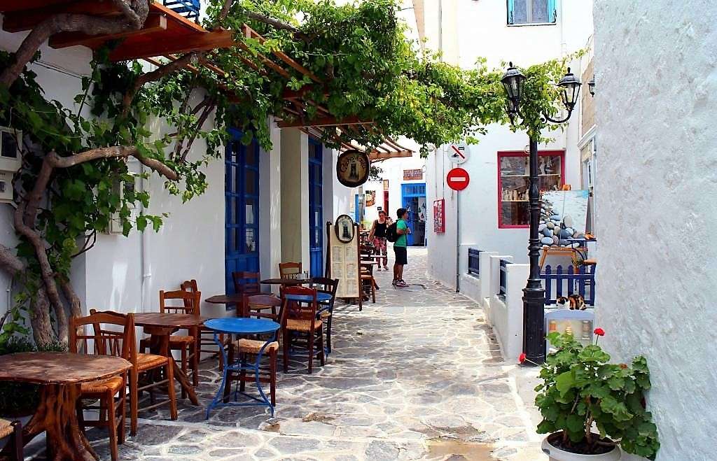 Città di Plaka sull'isola di Milos in Grecia puzzle online