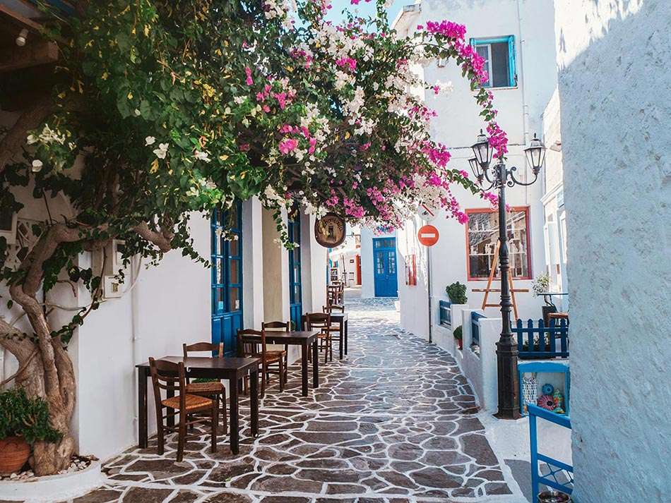 Ciudad de Plaka en la isla Grecia de Milos rompecabezas en línea