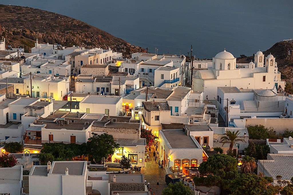Город Плака на острове Милос в Греции онлайн-пазл