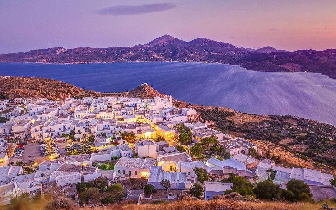 Ciudad de Plaka en la isla Grecia de Milos rompecabezas en línea