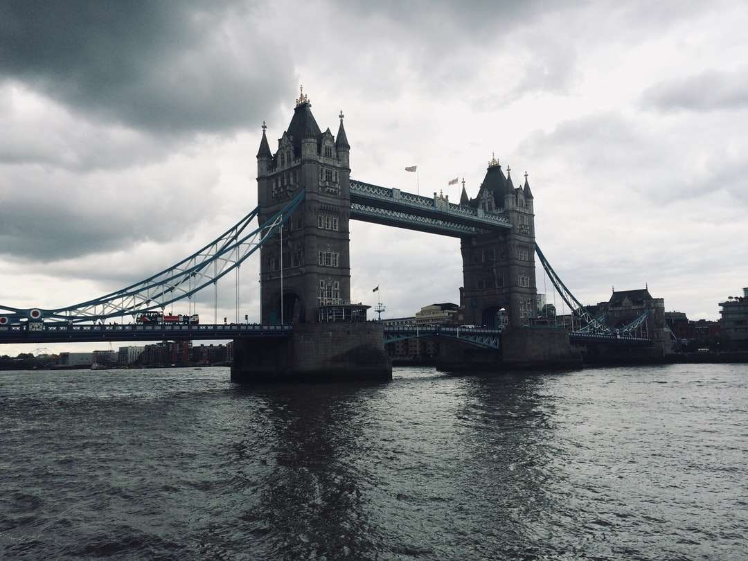 Tower Bridge puzzle online