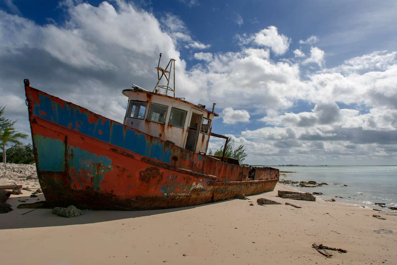 Barco en la playa rompecabezas en línea
