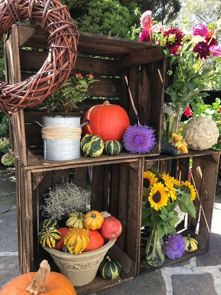 Podzimní dekorace v dřevěných krabicích skládačky online