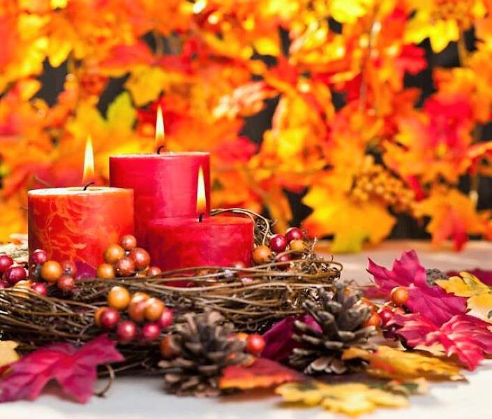 Decoración de otoño con velas rompecabezas en línea