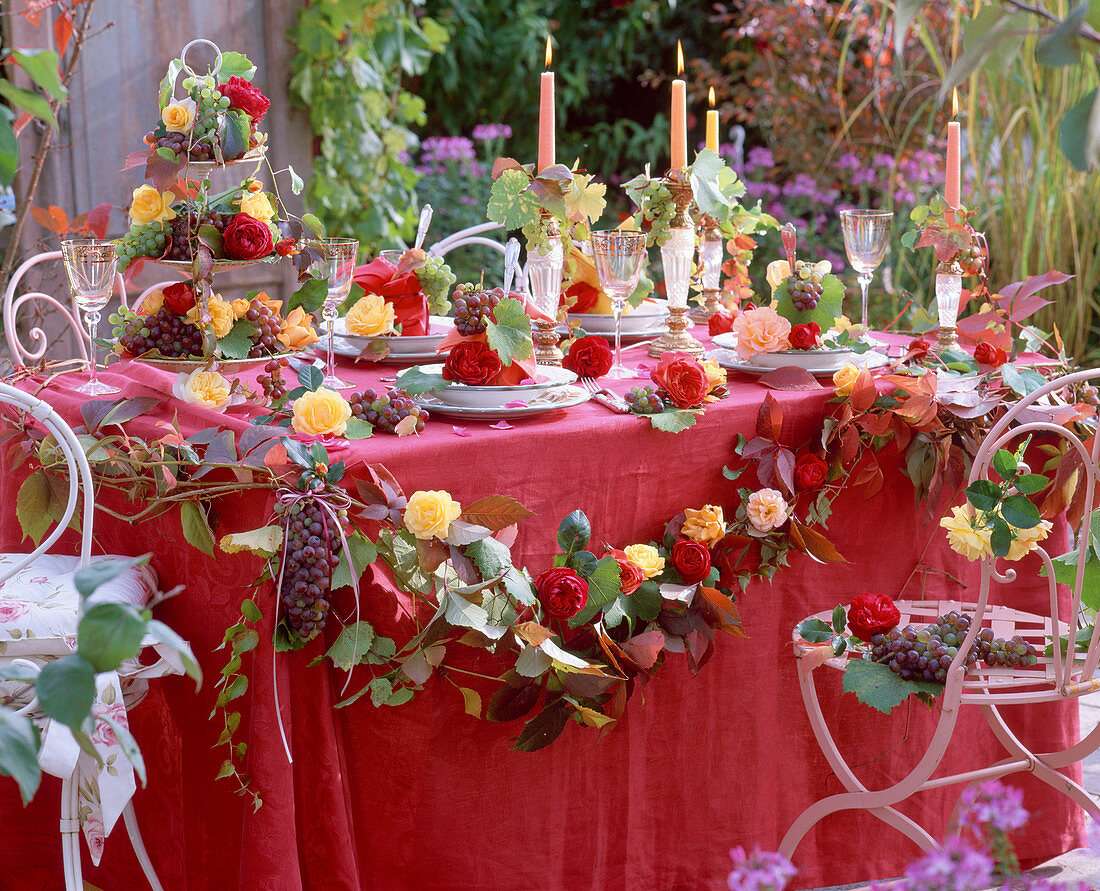 Décoration de table d'automne festive dans le jardin puzzle en ligne