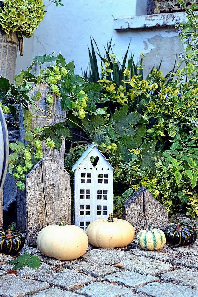 Őszi dekoráció a ház bejárata előtt kirakós online