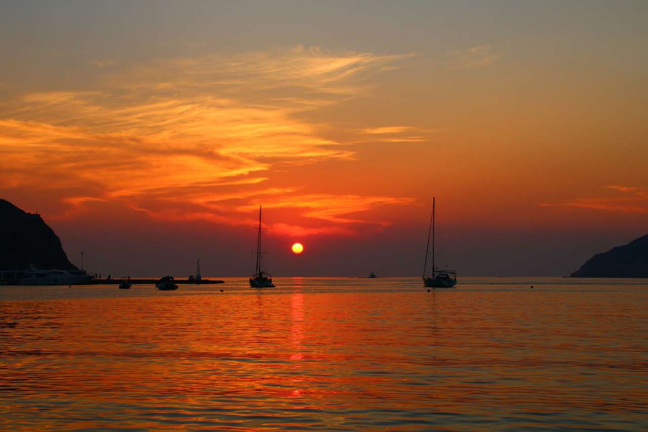 Pôr do sol na ilha grega de Sifnos quebra-cabeças online