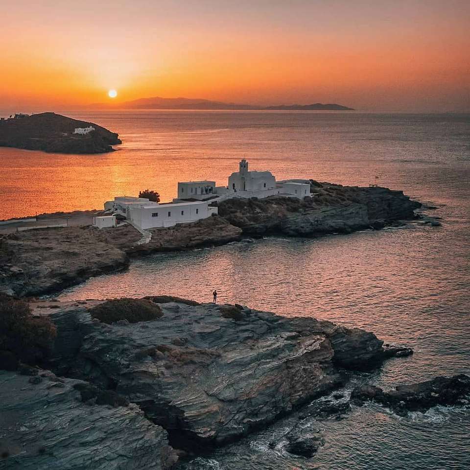 Греческий остров монастыря Сифнос пазл онлайн
