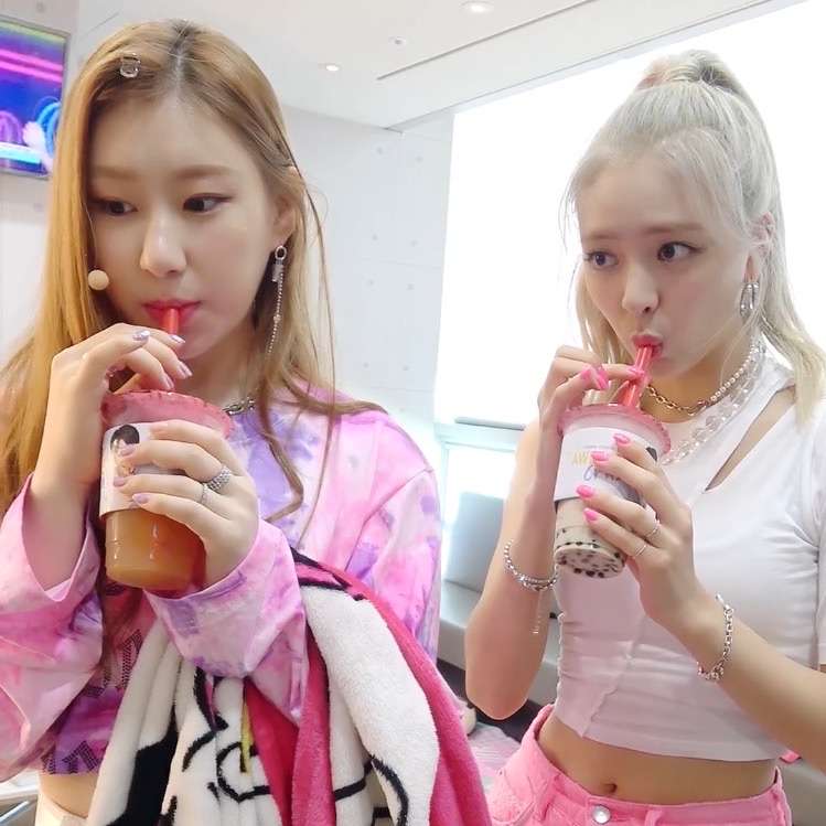 chaeryeong och yuna-itzy pussel på nätet