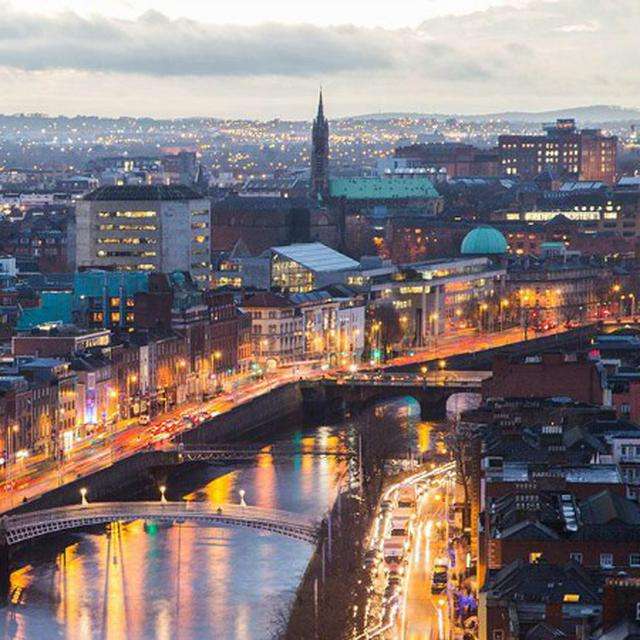Панорама Дублина в сумерках - Ирландия онлайн-пазл