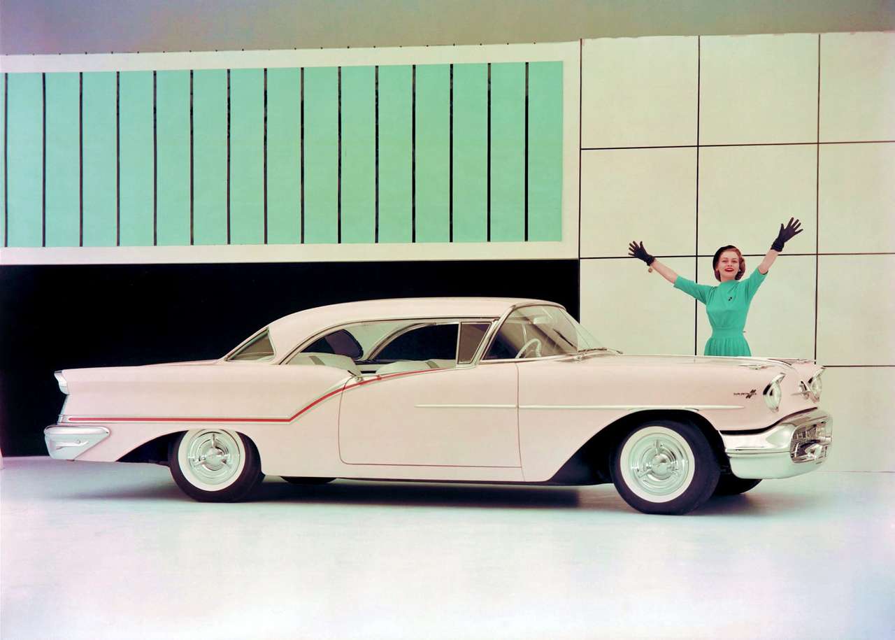 1957 Oldsmobile Super 88 cupé de vacaciones rompecabezas en línea
