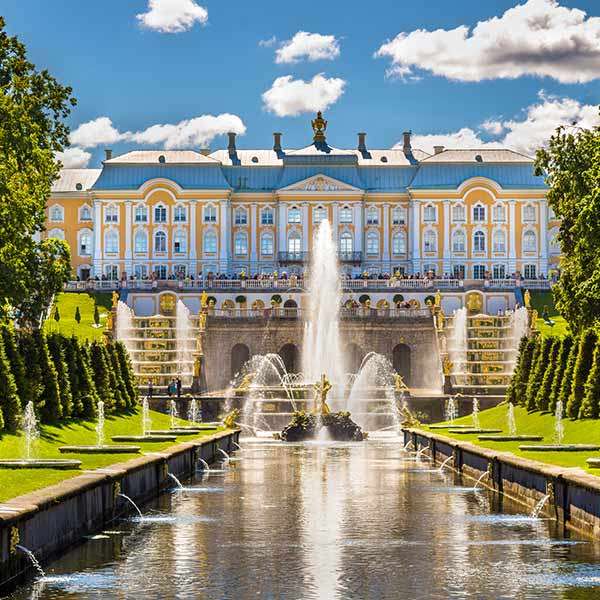 Παλάτι και σιντριβάνια Peterhof στην Αγία Πετρούπολη online παζλ