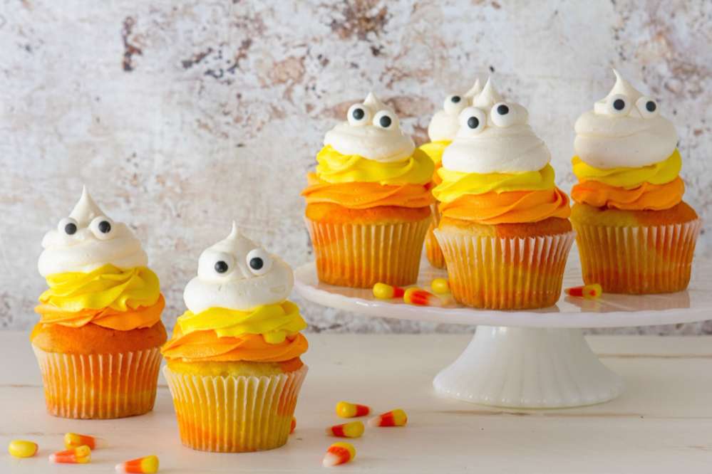 Candy corn ghost cupcakes онлайн пъзел