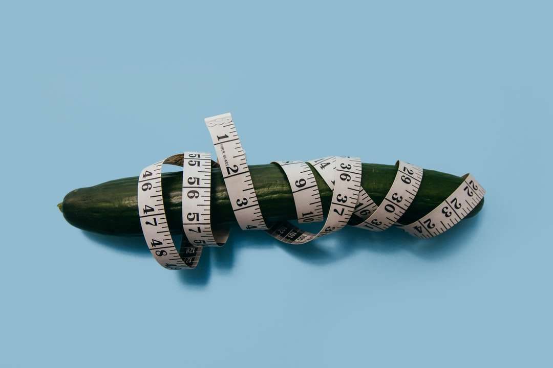 зелена краставица и измервателна лента онлайн пъзел