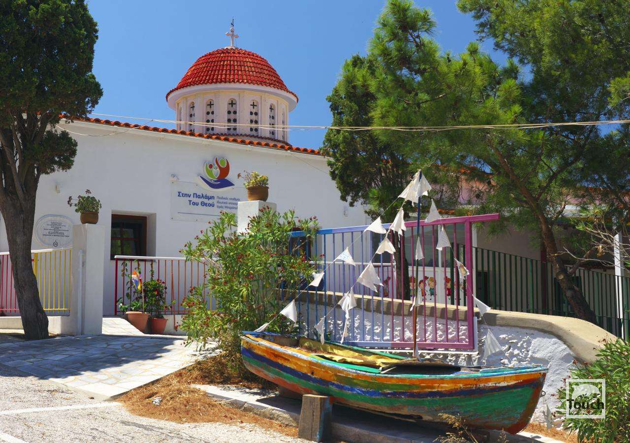 Църквата на гръцкия остров Сирос онлайн пъзел