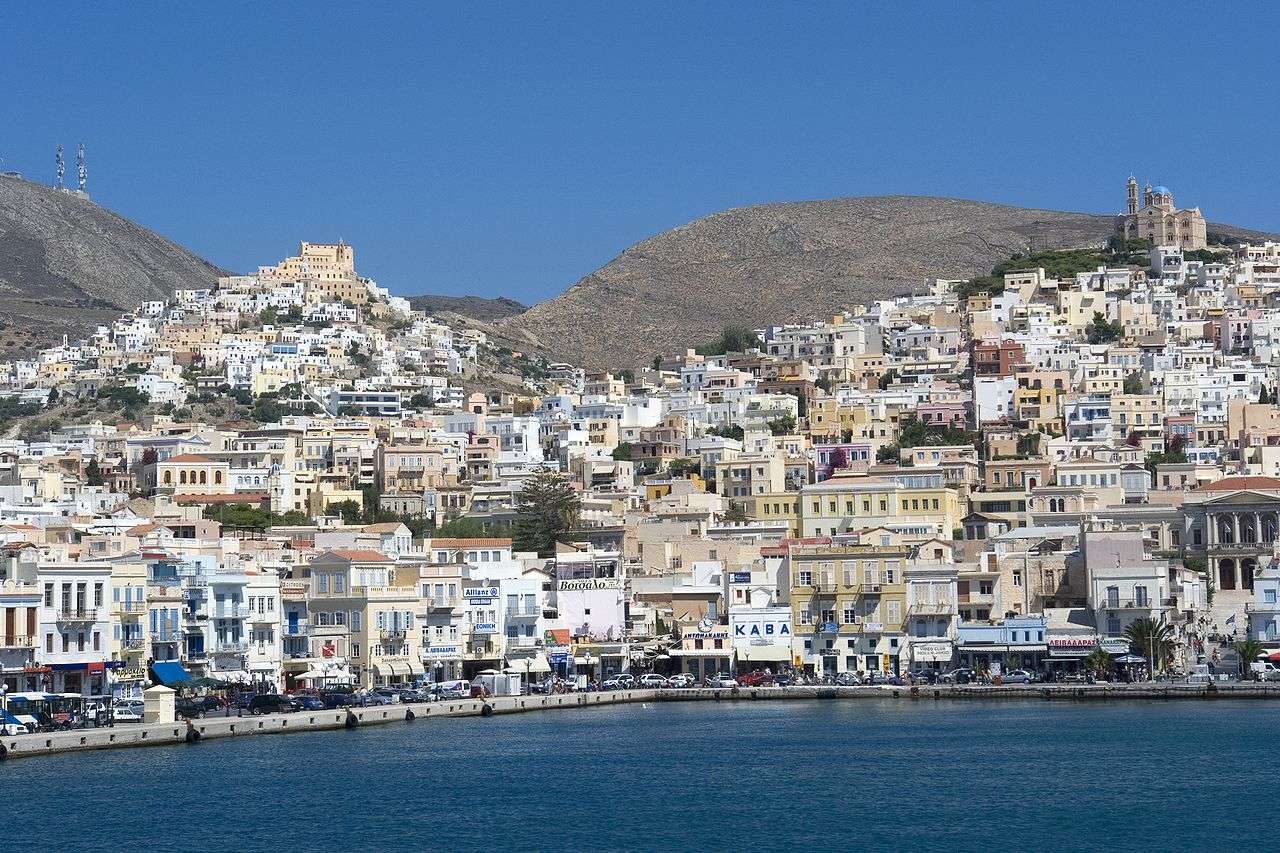 Grekiska ön Syros Ano-Ermoupolis pussel på nätet