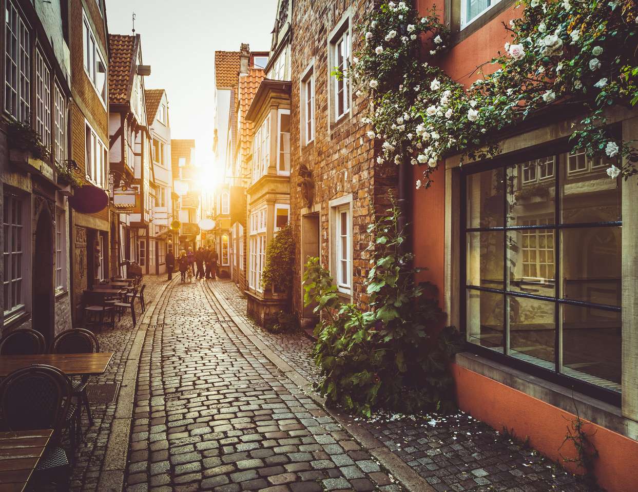 Vacker utsikt över gamla stan i Europa pussel på nätet