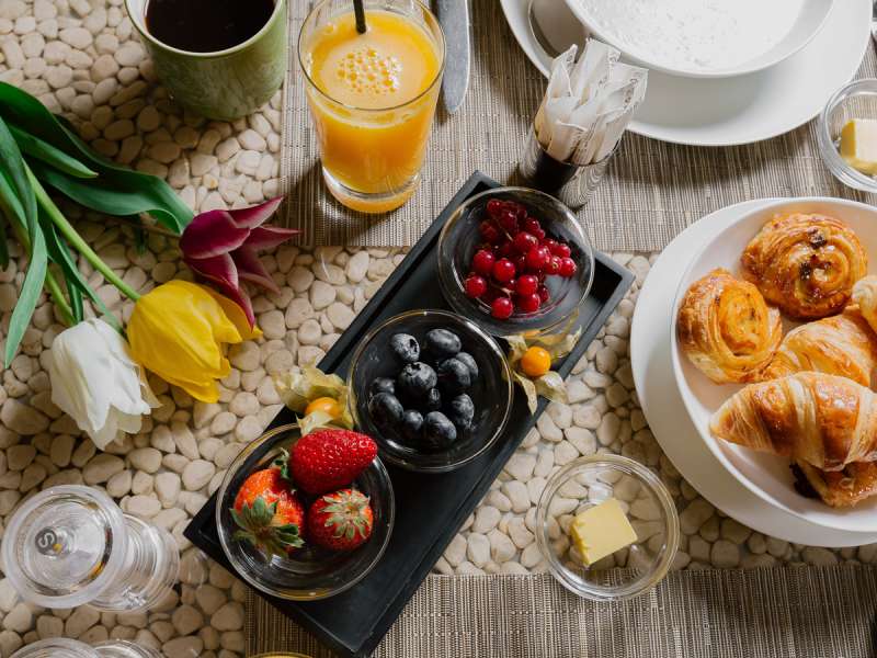 Сладкий завтрак с фруктами онлайн-пазл