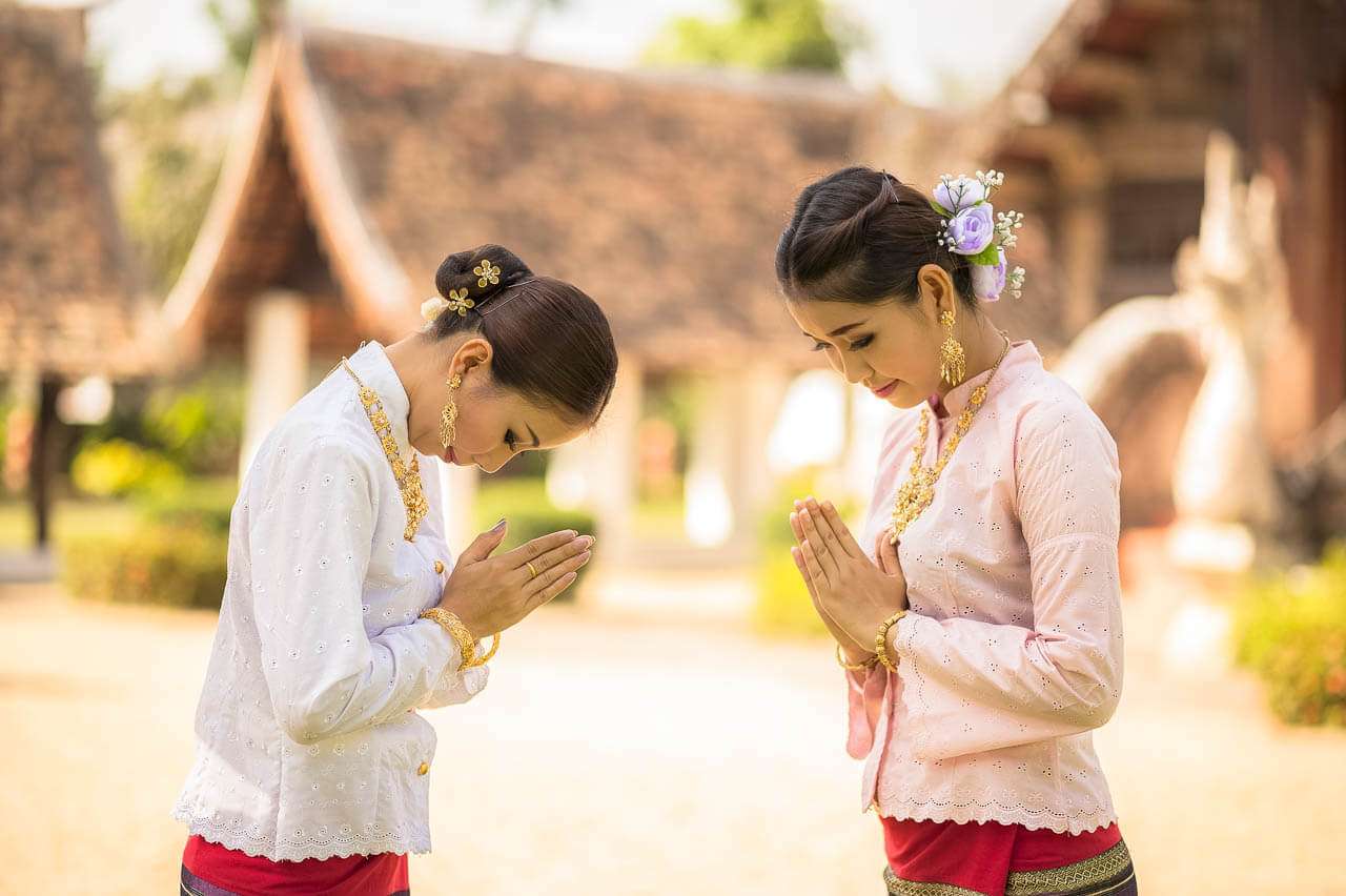 Таїландське привітання або WAI онлайн пазл