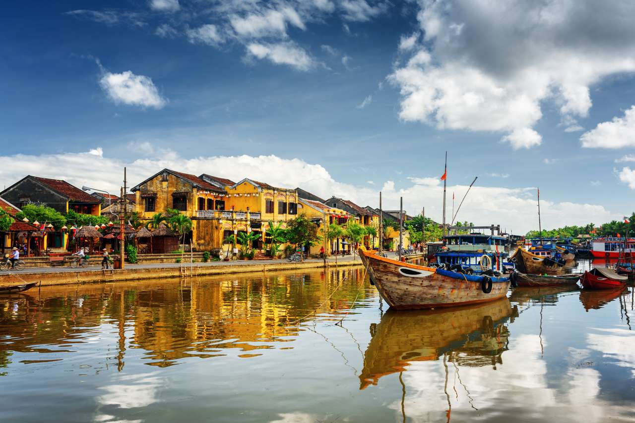 Boten op de Thu Bon-rivier in de oude stad Hoi An online puzzel